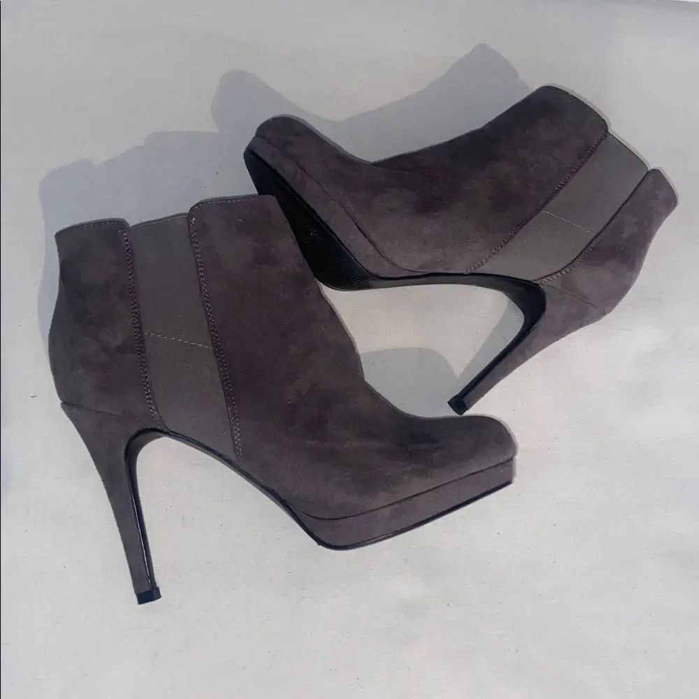 Women’s Gray heeled Ankle Booties size 8.5